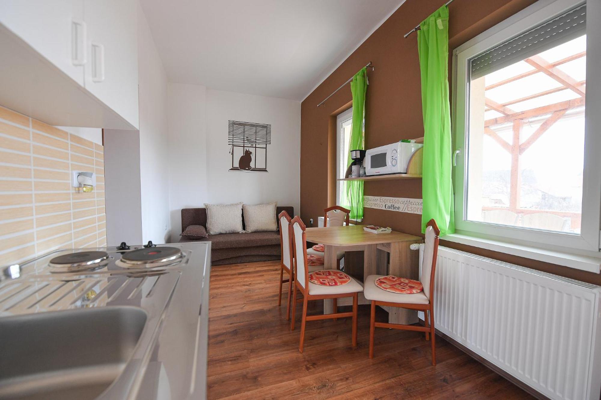 Kokusz Apartmanok エゲル 部屋 写真