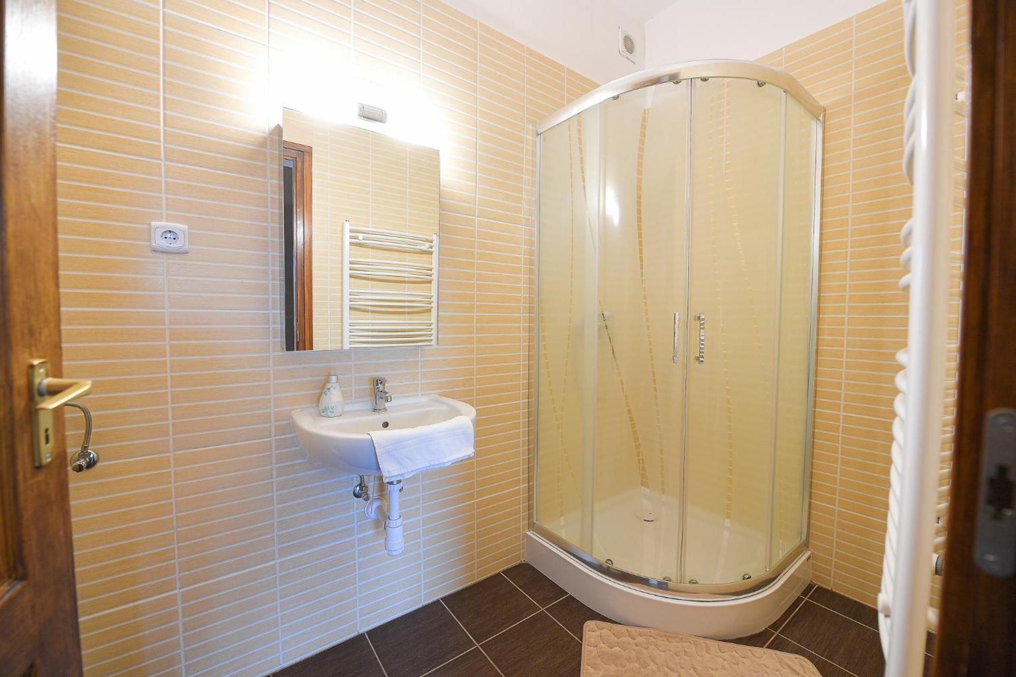 Kokusz Apartmanok エゲル 部屋 写真